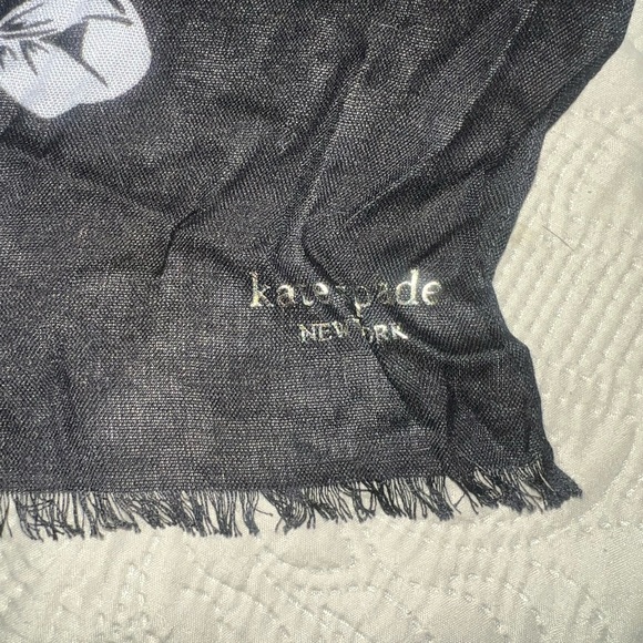 NWT Kate Spade Black White Iconic Bow Print Oblong Scarf - Picture 7 of 10